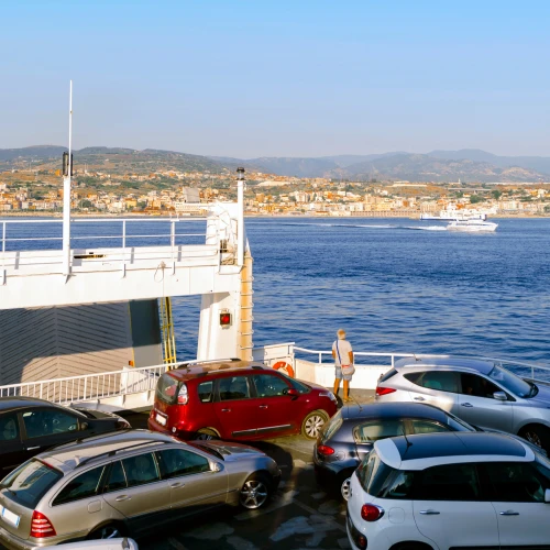 Traghetto sullo stretto di Messina